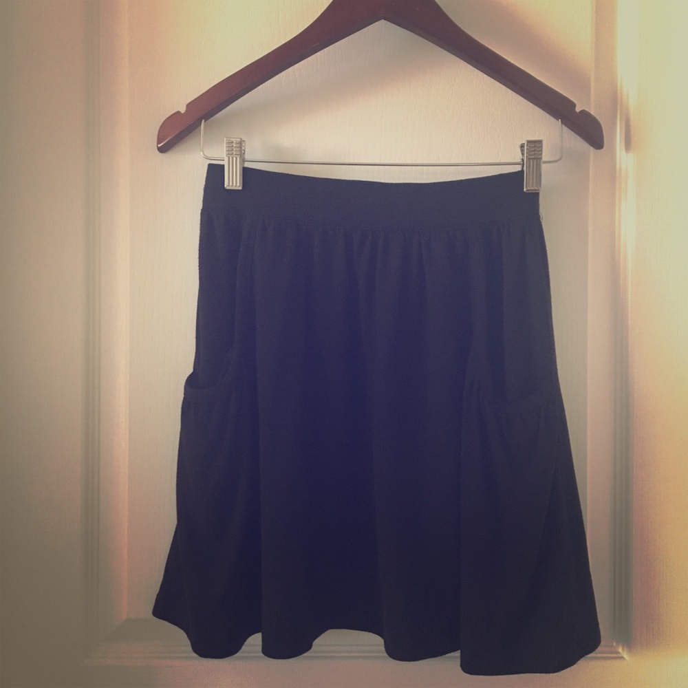 Black skirt with front pockets